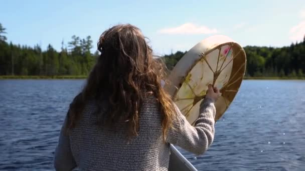 Sacred drumming spiritual canoe trip — Stock Video