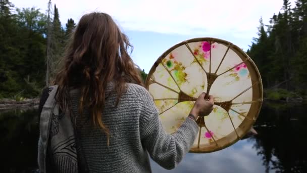 Heilig drummen natuur kanotocht — Stockvideo