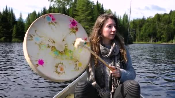 Sacred drumming spiritual canoe trip — Stock Video