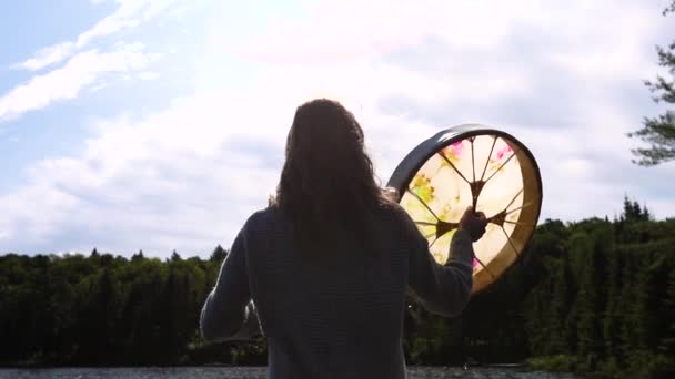 Sacred drumming spiritual canoe trip — Stock Video