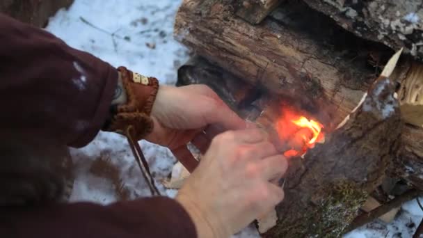 Native warrior man lights campfire — 비디오
