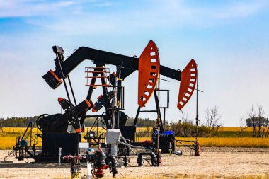 Kırsal alanda petrol kuyusu kazmak