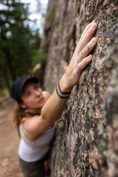 Traditional outdoor rock climber ascends — 스톡 사진