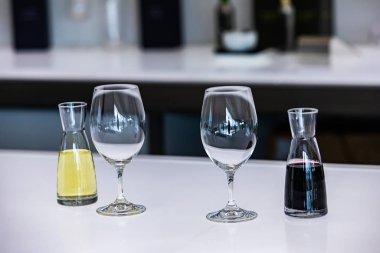 Kristal porto şarabı küçük sürahi