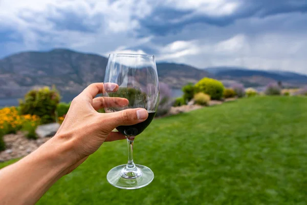 Ett glas rödvin, Okanagan Valley — Stockfoto