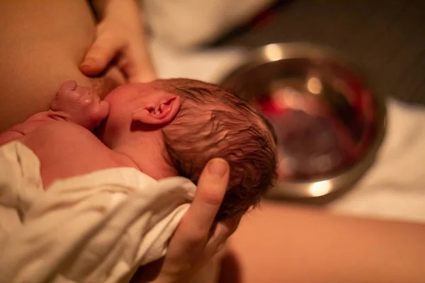 Neonato e madre dopo la nascita — Foto Stock