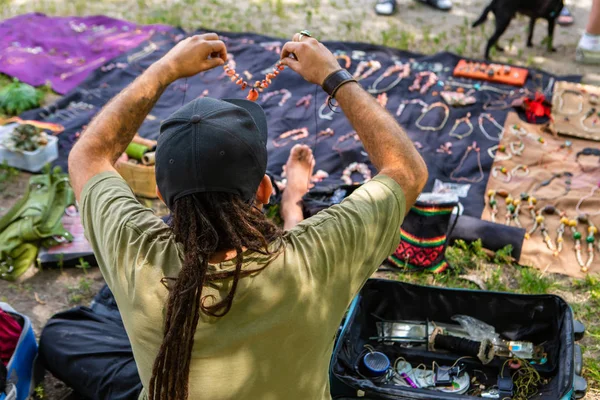 Farmers market craft shop vendor — Stockfoto