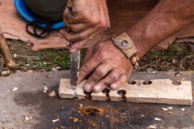 İnsanoğlu ateşi yakmak için doğal bir yol gösteriyor
