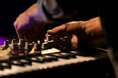 Festivalde sahneye müzisyen çıkıyor