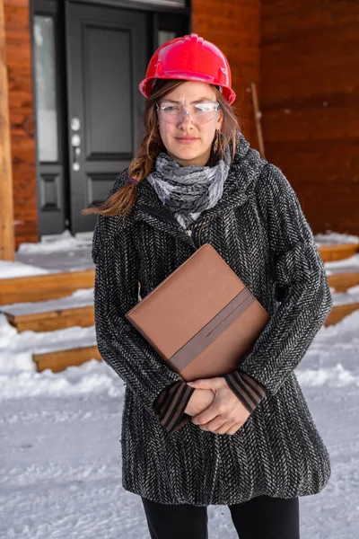 Outdoor portrait of a Female Architect — Stock Photo, Image