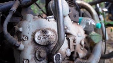 motosiklet motoru ve hız vites kutusu.