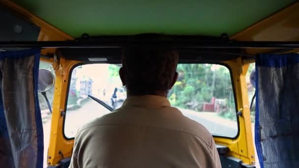 India auto rickshaw vista interior . — Vídeo de stock