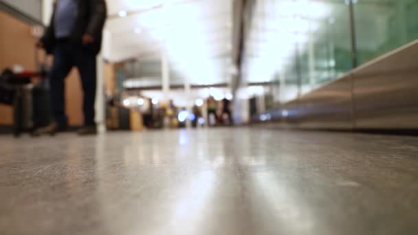 Aeropuerto terminal vista interior del suelo . — Vídeo de stock