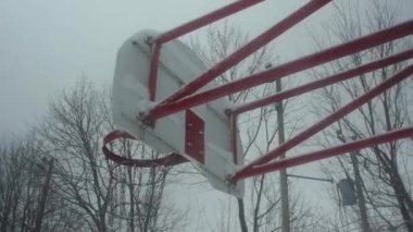 Karla kaplı basketbol ağı