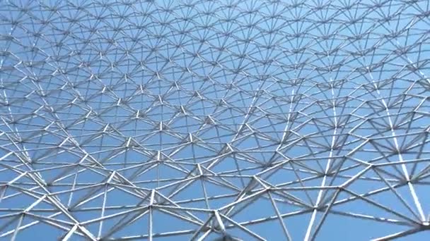 Geodesic dome with museum building — Stock Video