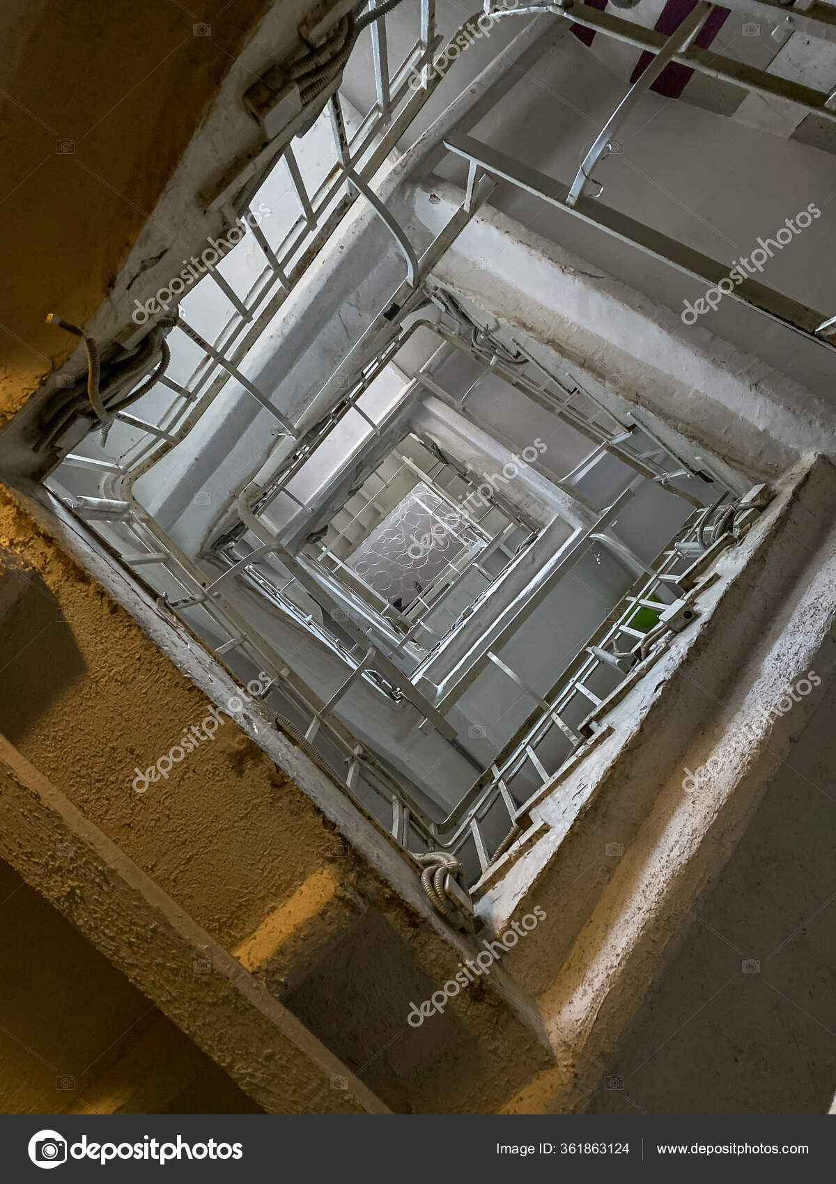 Vuelo Escaleras Con Carril Vista Fondo Geometría Interior Del Edificio