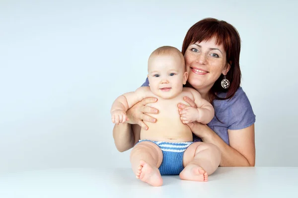 Happy mother hugging her baby — Stock Photo, Image