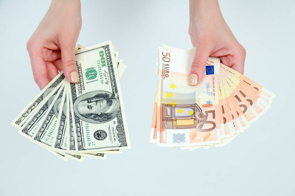 The choice between the euro and dollars