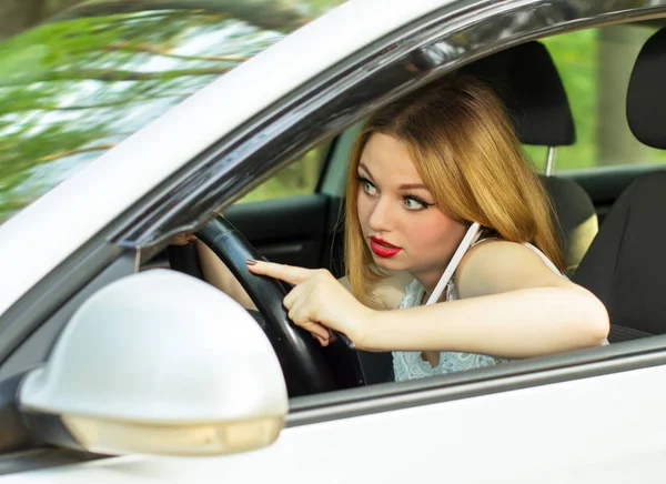 Genç kız için önemli ölçüde frene basıldığında