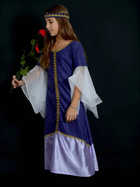 Medeltida Kostym Tonåring Flicka Svart Bakgrund Prinsessa Varm Rosa Och — Stockfoto