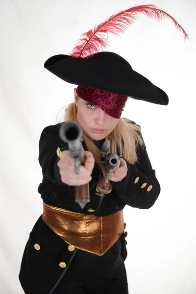 Carribean Dziewczyna Pirat Czarnym Tle Spojrzeć Aparat — Zdjęcie stockowe