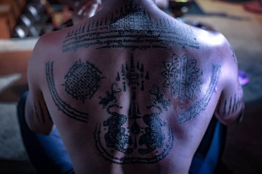 Thai Tattoo kara büyü tılsımı. Büyüye inan.