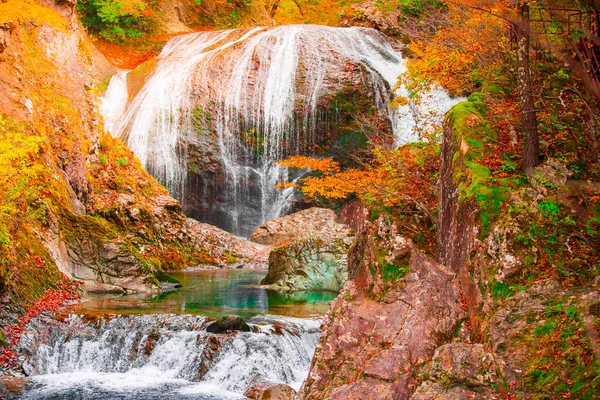 Bagno Naturale Japanese Hot Springs Onsen Circondato da rosso-giallo — Foto Stock