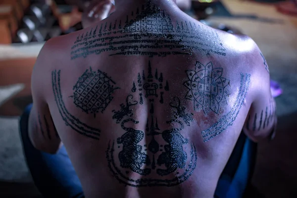 Thai Tattoo kara büyü tılsımı. Büyüye inan.