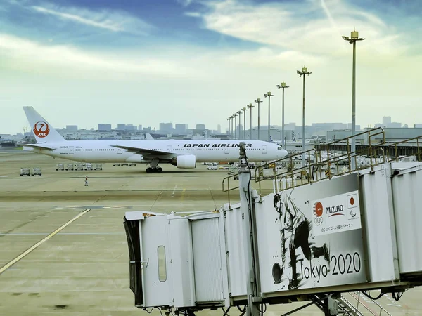 TOKYO, JAPON - 26 NOVEMBRE 2018. Japan Airlines ou JAL avion à — Photo