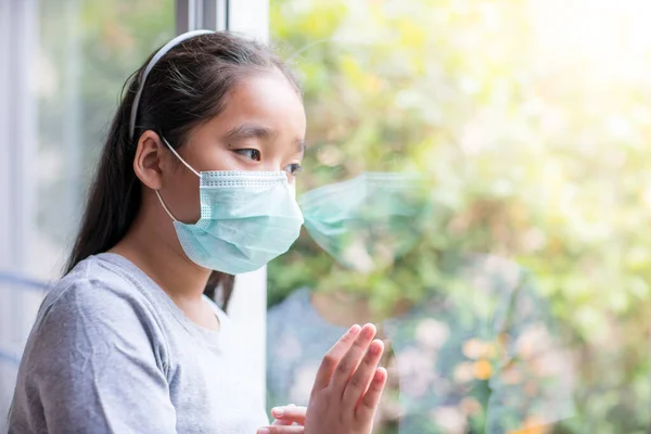 Coronavirus COVID-19 - 2019-nCoV Virüs Konsepti, Surat Maskesi, Hastalık ve Tozu Önlemek İçin Maske Giyen Asyalı Kızlar, P.5, kendinizi evinizde koruyun..