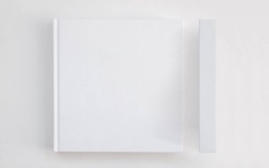 Beyaz kitap maketi. Kare boş kitap. Temiz kitap kapağı maketi