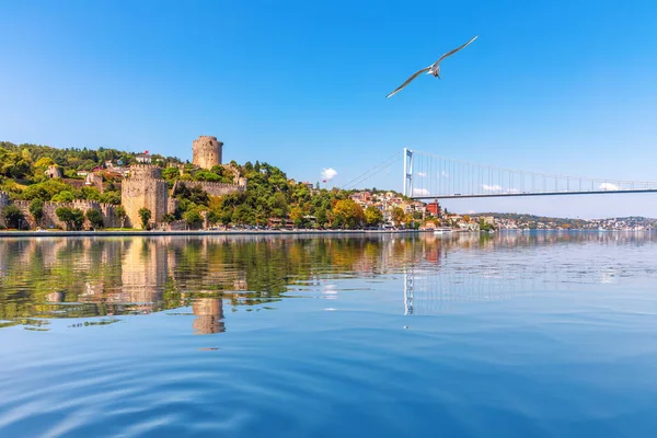 Udsigt over Rumelian Castle og den anden Bosporus Bridge, Istanbul - Stock-foto