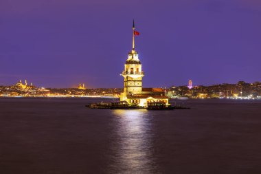 Akşam ışıklarıyla İstanbul Kulesi, Tirkey