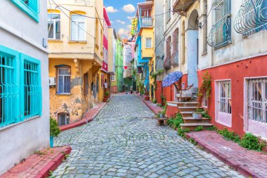 İstanbul caddesi Fener bölgesinde renkli evler