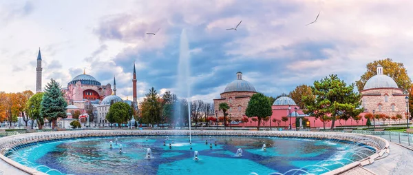 Sultan Ahmet Meydanı manzarası, çeşme manzarası, Ayasofya manzarası,