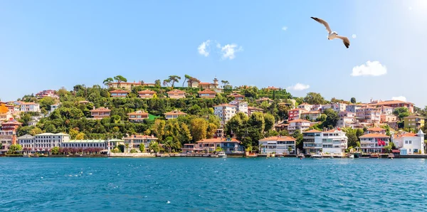 Lado asiático de Istambul, vista do Bósforo. Turquia — Fotografia de Stock