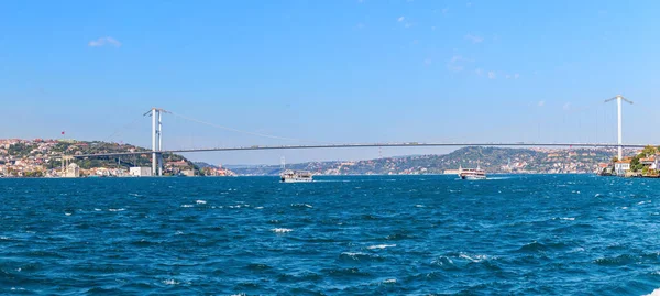 De 15 Juli Martelaarsbrug en de Bosporus, zee panorama, Ista — Stockfoto