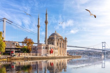 Güzel Ortakoy Camii ve Boğaz, İstanbul, Türkiye