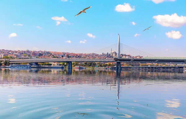 Halic Metro Bridge, krásný výhled na moře, Istanbul — Stock fotografie