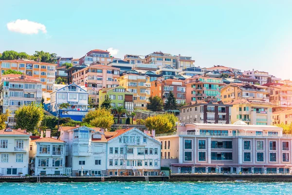 Domy na Bosporu v Istanbulu, Turecko — Stock fotografie