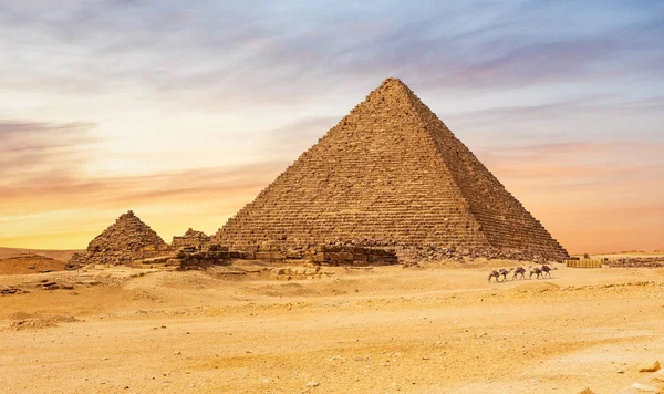 Famosa pirámide de Menkaure, complejo de Giza, El Cairo, Egipto —  Fotos de Stock