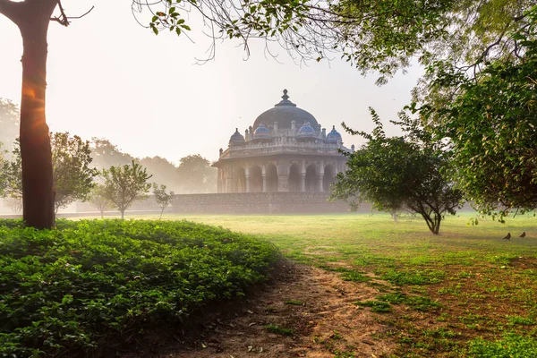 Túmulo de Isa Khan Niazi, localizado perto do complexo de túmulos do Imperador Humayuns Mughal em Nova Deli, Índia — Fotografia de Stock