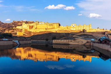 Jaipur'daki Amber Fort'un görünümü, Rajasthan, Hindistan.