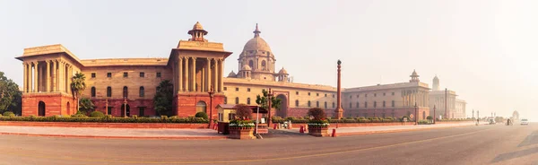 Официальная резиденция президента Индии Раштрапати Бхавана, Нью-Дели, утренняя панорама — стоковое фото