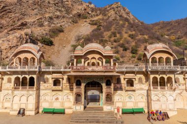 Tapınak Shri Sitaramji Maymun Tapınağı Kompleksi Galta Ji, Jaipur, Hindistan.