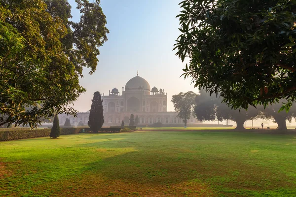 Τάφος Του Humayun Στην Ινδία Θέα Στο Πάρκο Πρωί Νέο — Φωτογραφία Αρχείου