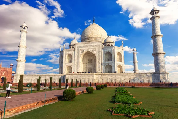 Taj Mahal Índia Vista Frontal Mausoléu Sob Nuvens Agra — Fotografia de Stock