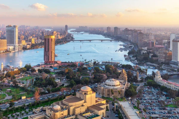 现代开罗，关于尼罗河和桥梁的观点，埃及 — 图库照片