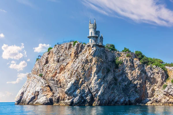 Swallows Nest castle in Crimea, view from the Black sea — Stock Photo, Image