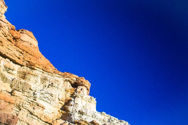 Çöl Uçurumundan Renkli Kaya